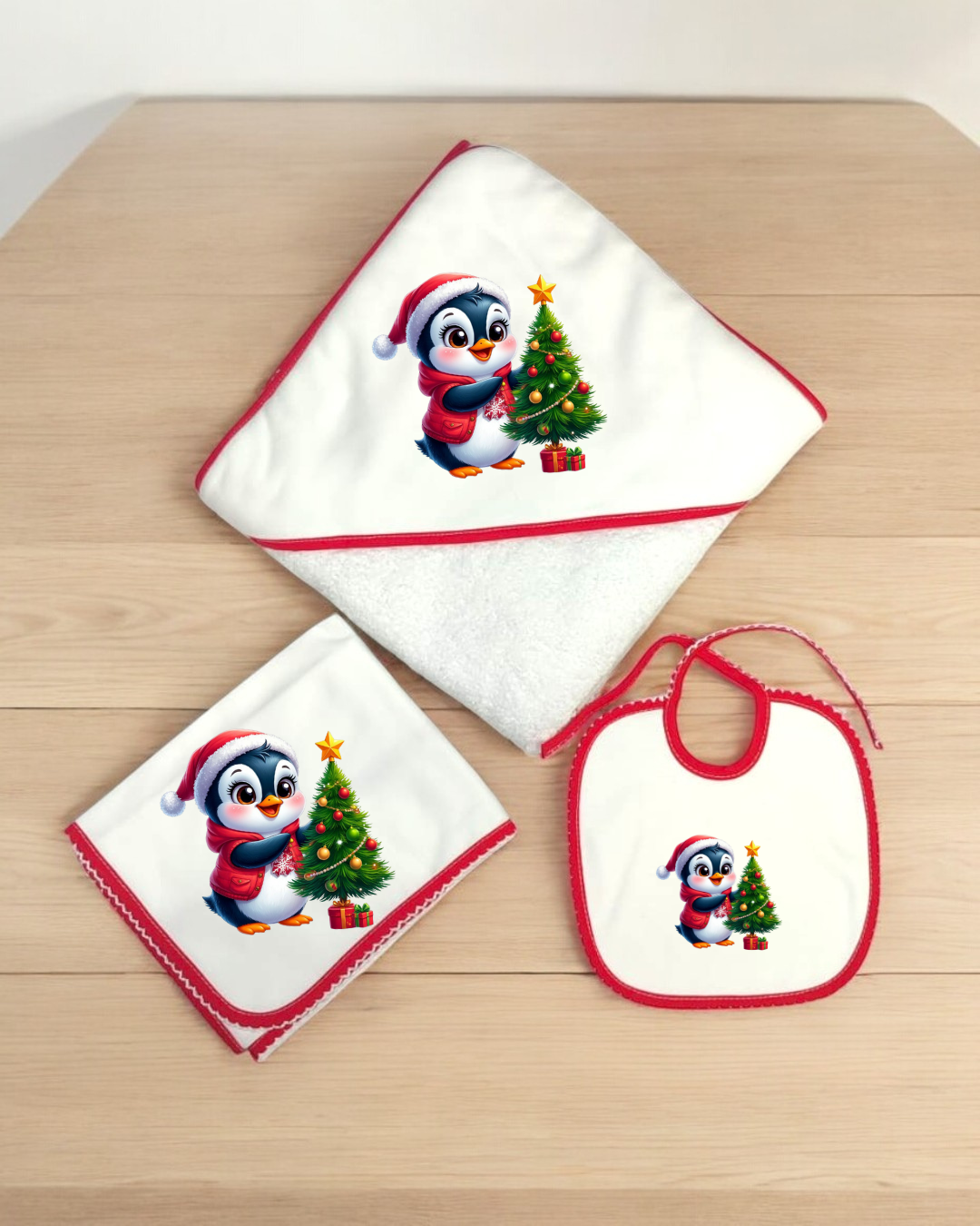 Conjunto de três peças para bebé branco com bordas vermelhas e estampa de pinguim natalício