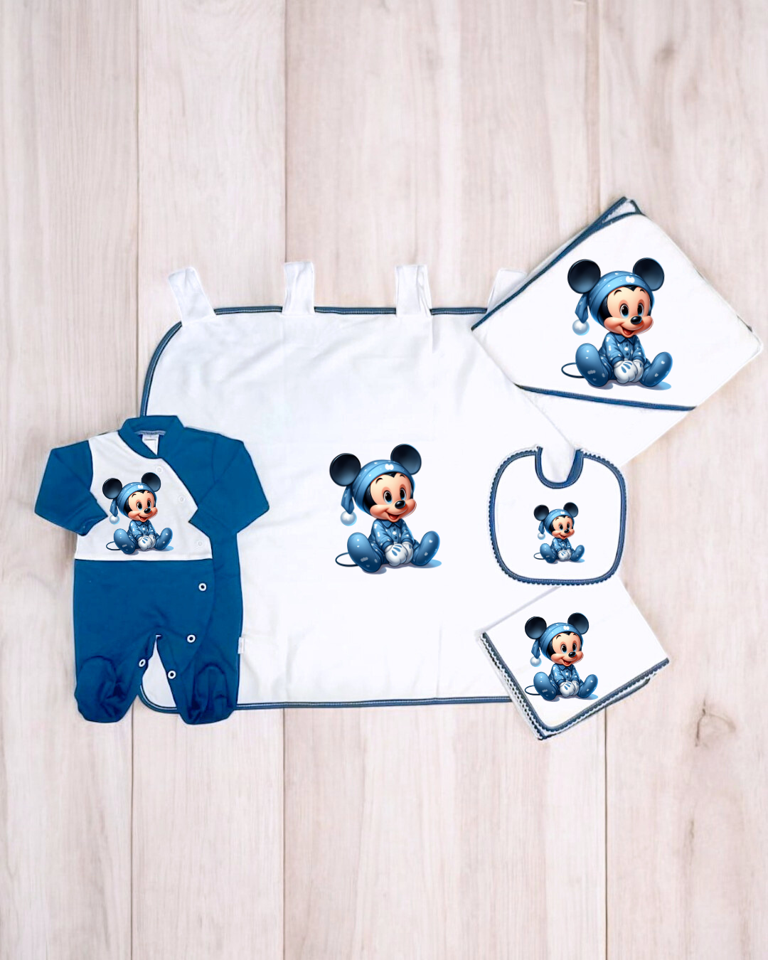 Conjunto de roupa e acessórios para bebé com personagem Mickey Mouse azul