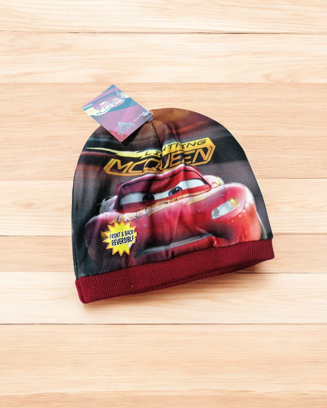 Gorro infantil reversível com estampa Lightning McQueen em vermelho e preto