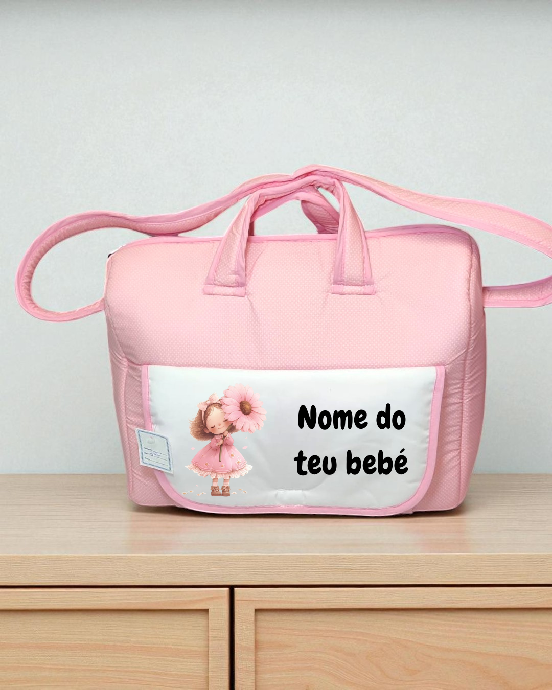Mala rosa para bebé com etiqueta personalizada e imagem de menina com vestido rosa