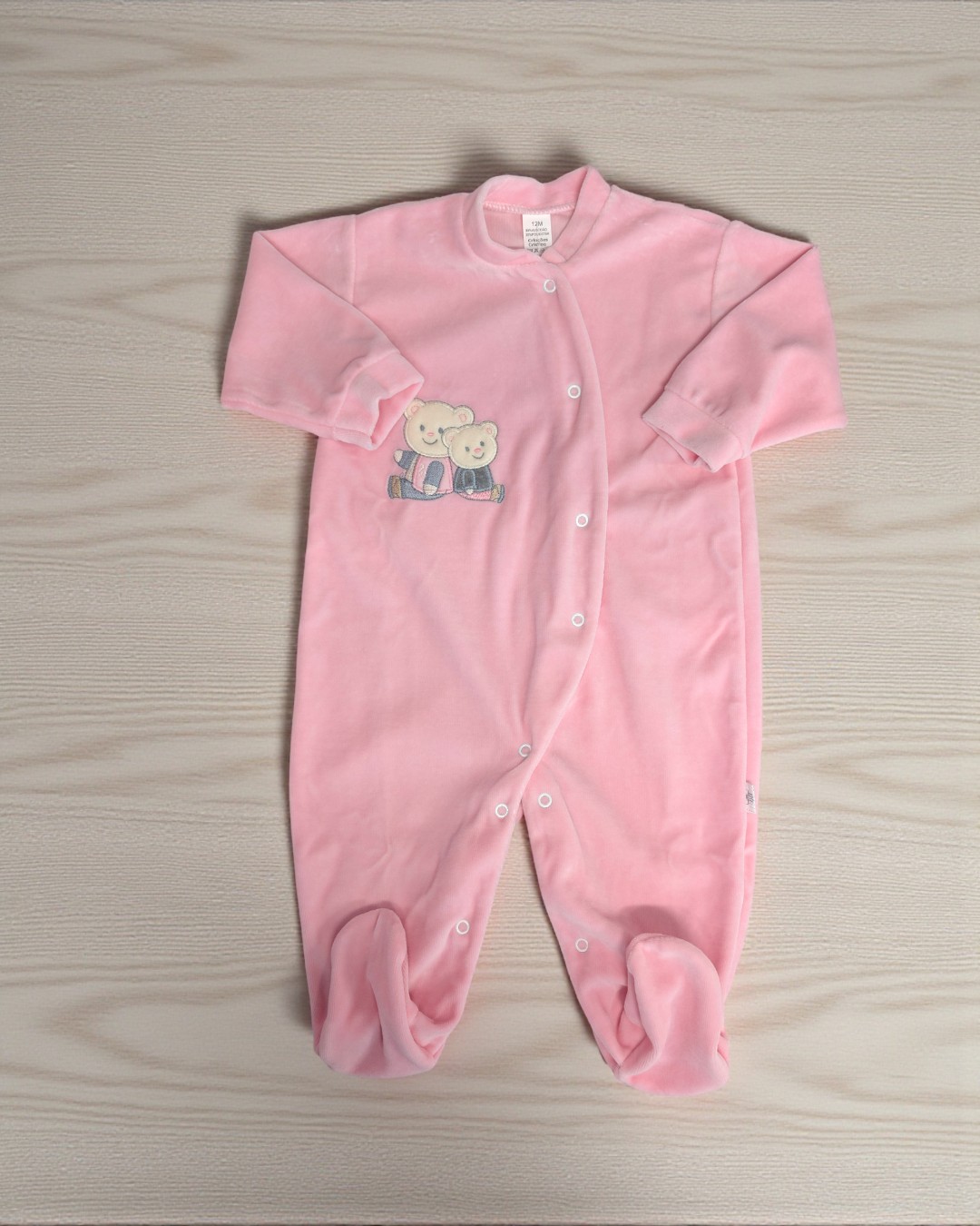 Pijama de bebé cor-de-rosa com bordado de ursos