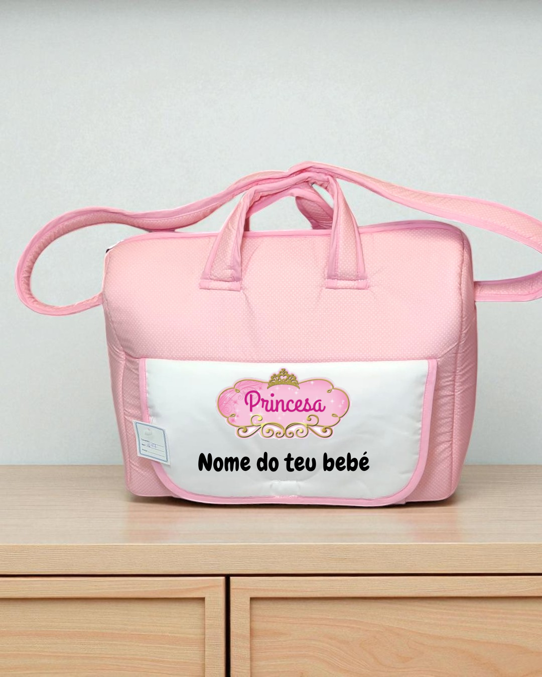 Mala rosa de bebé com bolso branco e texto decorativo
