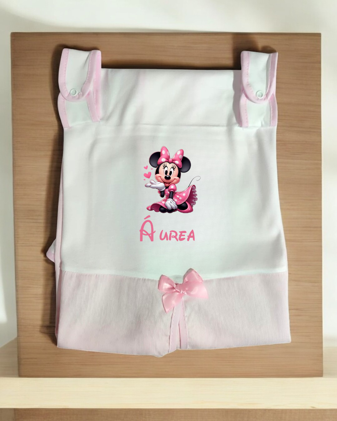 Bolsa de tecido branco e rosa com estampa da Minnie Mouse e texto ÁUREA