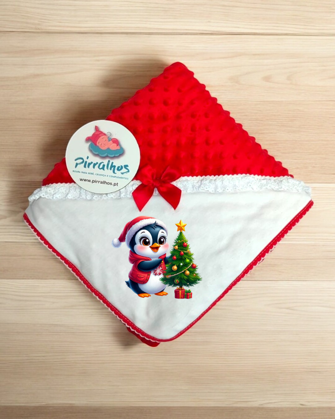 Manta de bebé vermelha e branca com pinguim e árvore de Natal, etiqueta Pirralhos