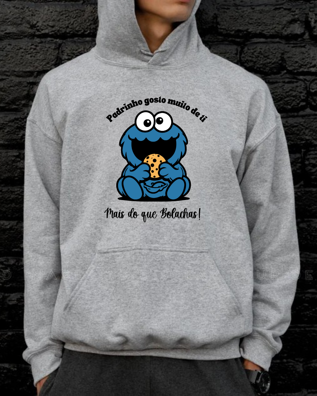 Sweatshirt cinzenta com estampa do Cookie Monster e texto em português.