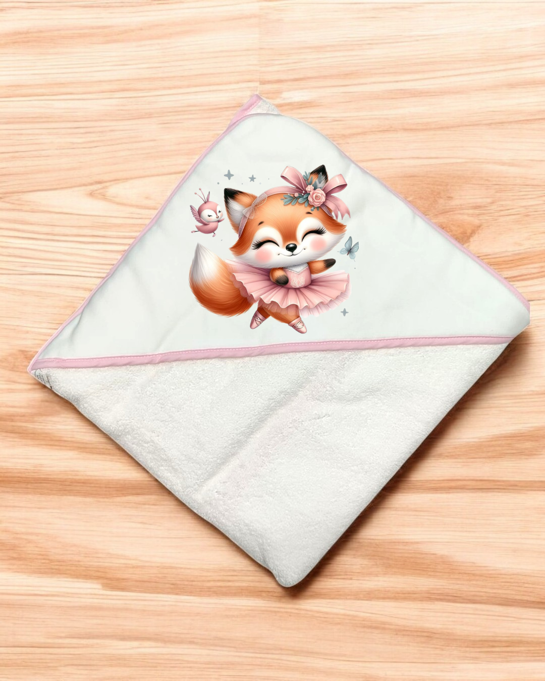 Toalha de bebé branca com borda rosa e imagem de raposa bailarina e pássaro cor-de-rosa