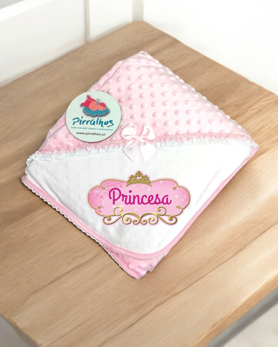 Manta de bebé rosa e branca com bordado 'Princesa' e laço rosa