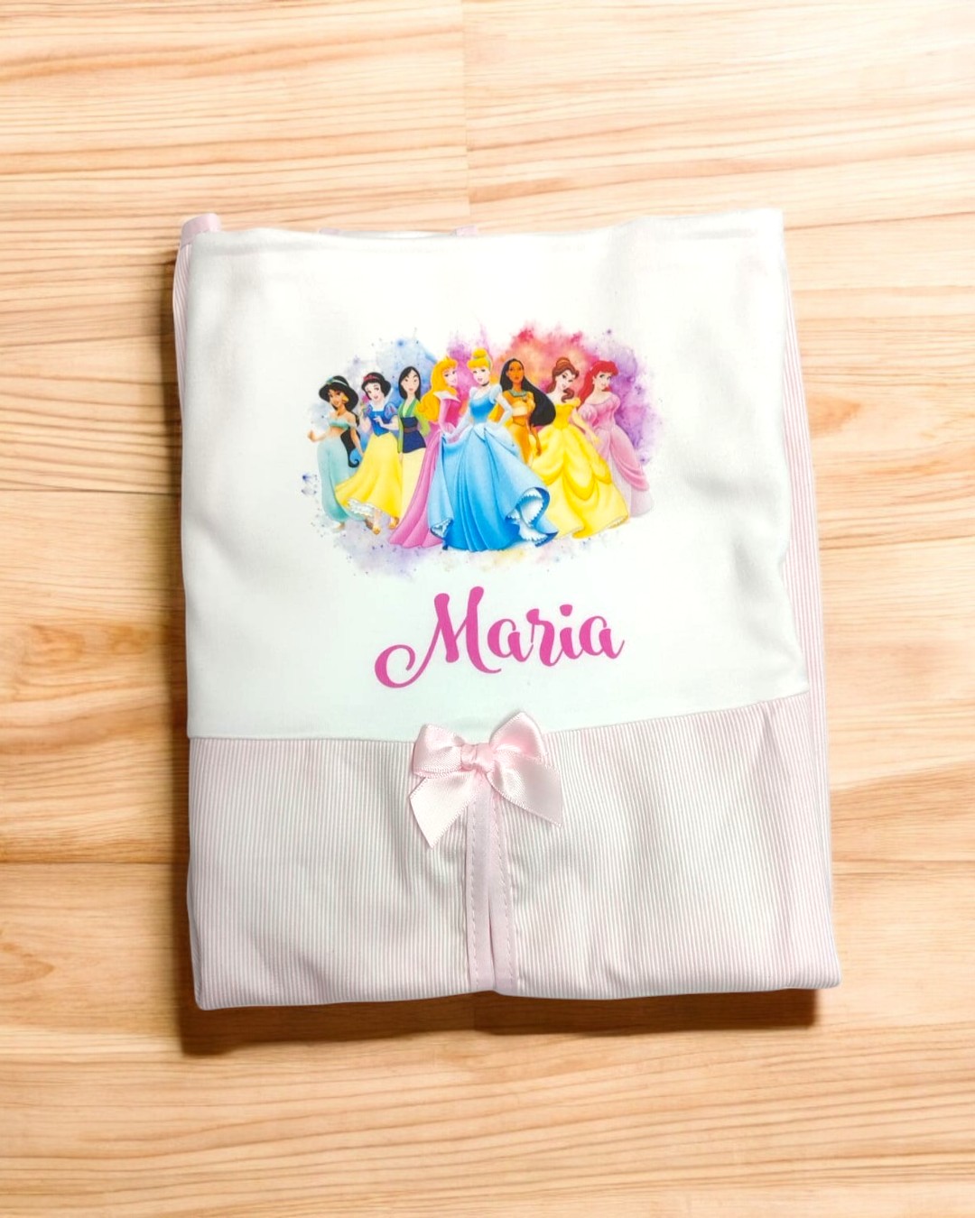 manta branca com princesas Disney e nome Maria