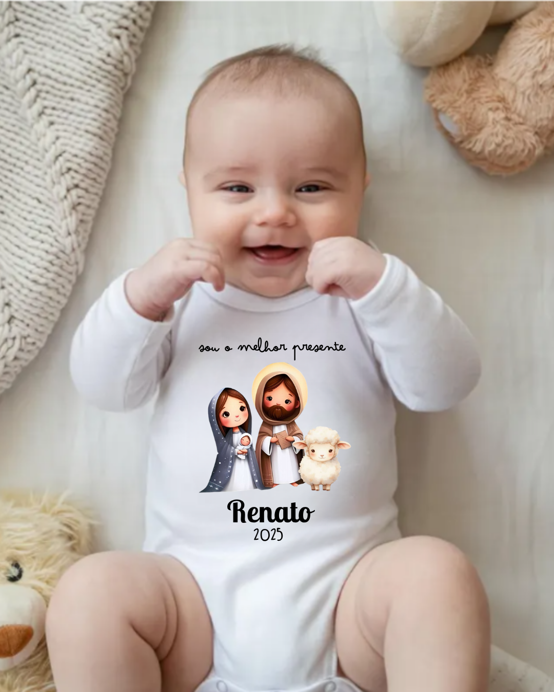Body branco de bebé com ilustração da Sagrada Família e texto personalizado