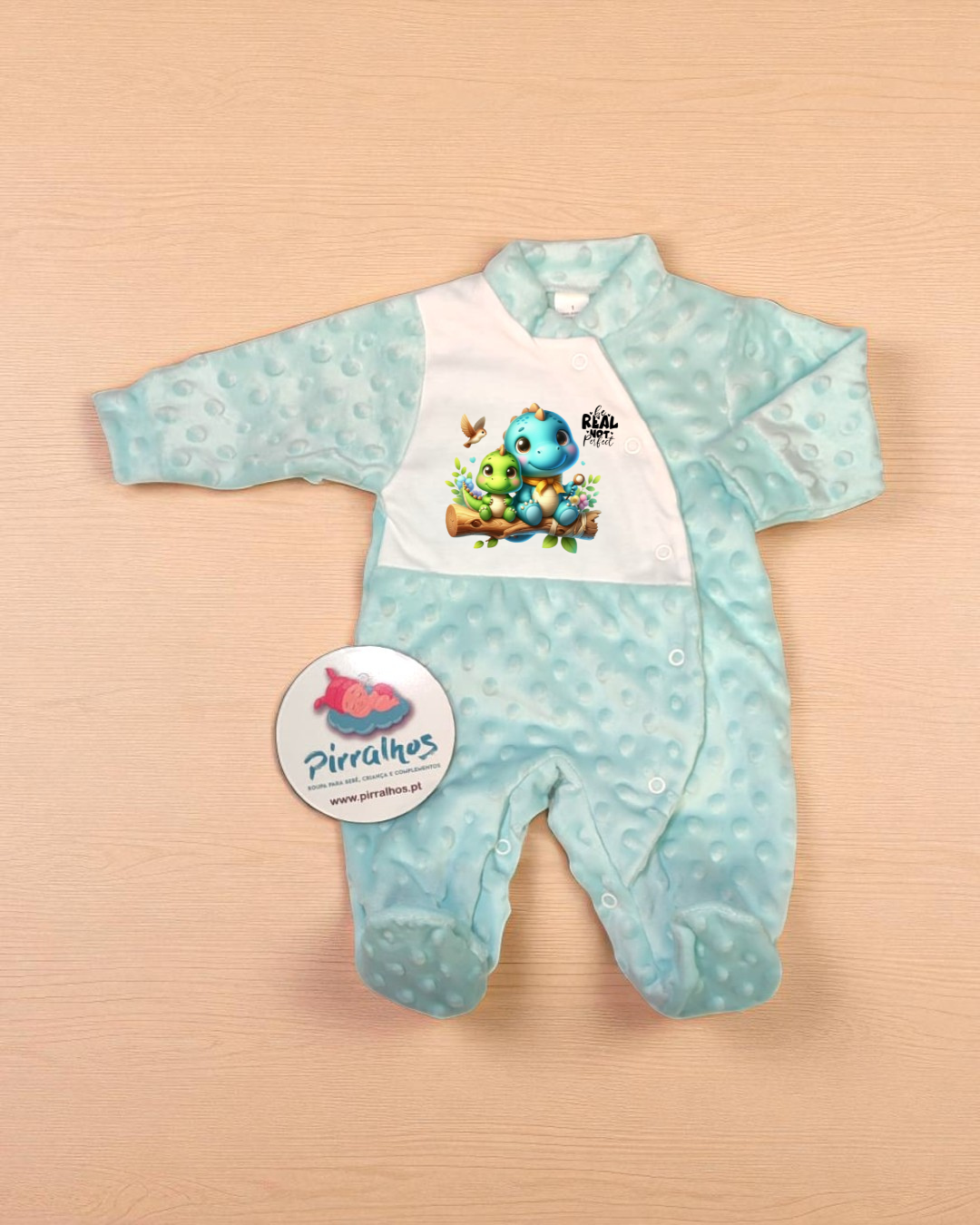 Macacão de bebé azul claro com estampa de dinossauros