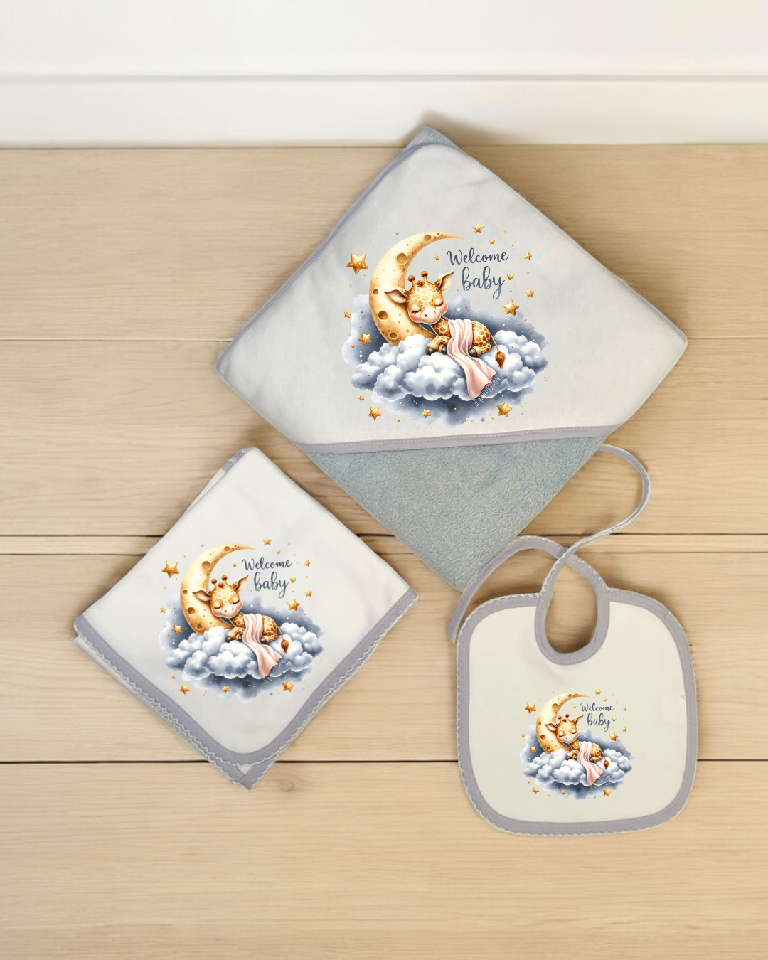 Conjunto de toalha, fralda e babete para bebé com ilustração de girafa e texto Welcome baby
