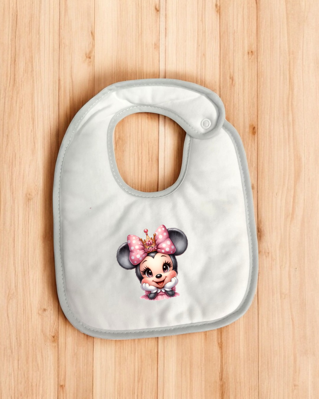 Babete branco com ilustração de personagem tipo Minnie Mouse