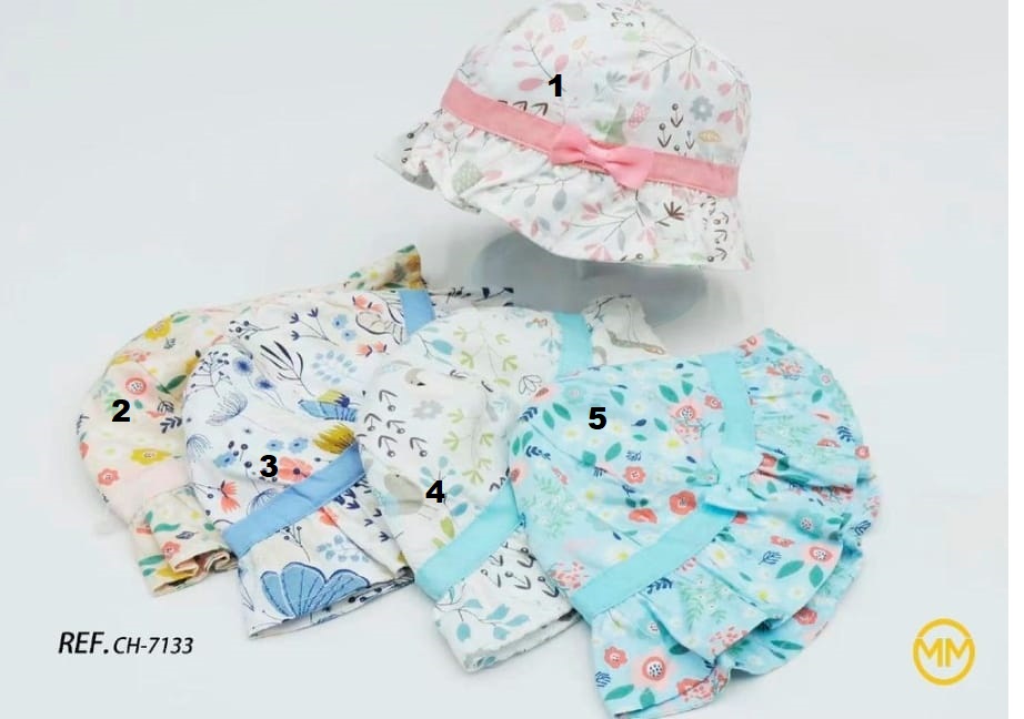 Cinco chapéus de tecido para bebé com padrões florais e laços coloridos