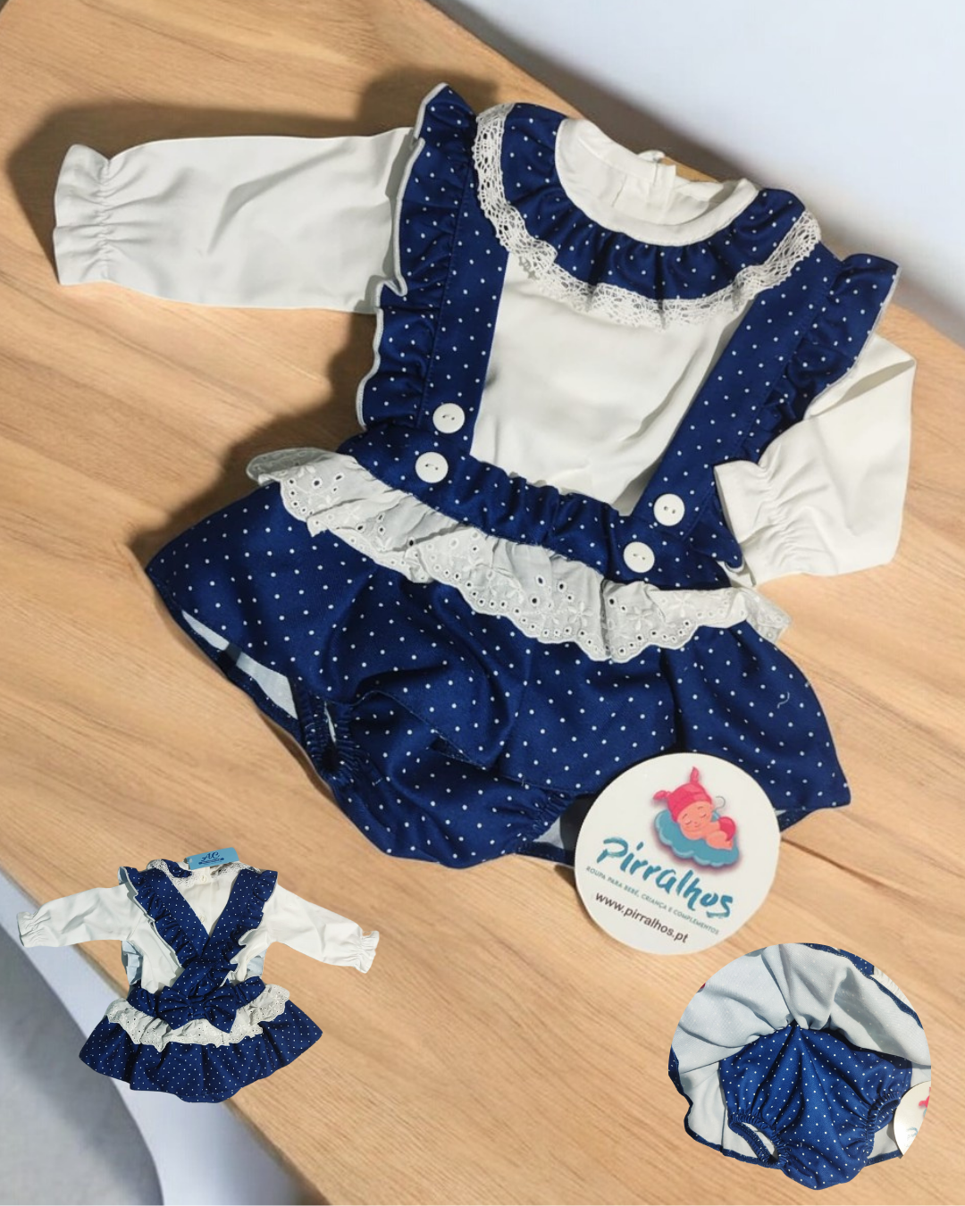 Conjunto de roupa de bebé azul com bolinhas brancas e camisa branca com folhos