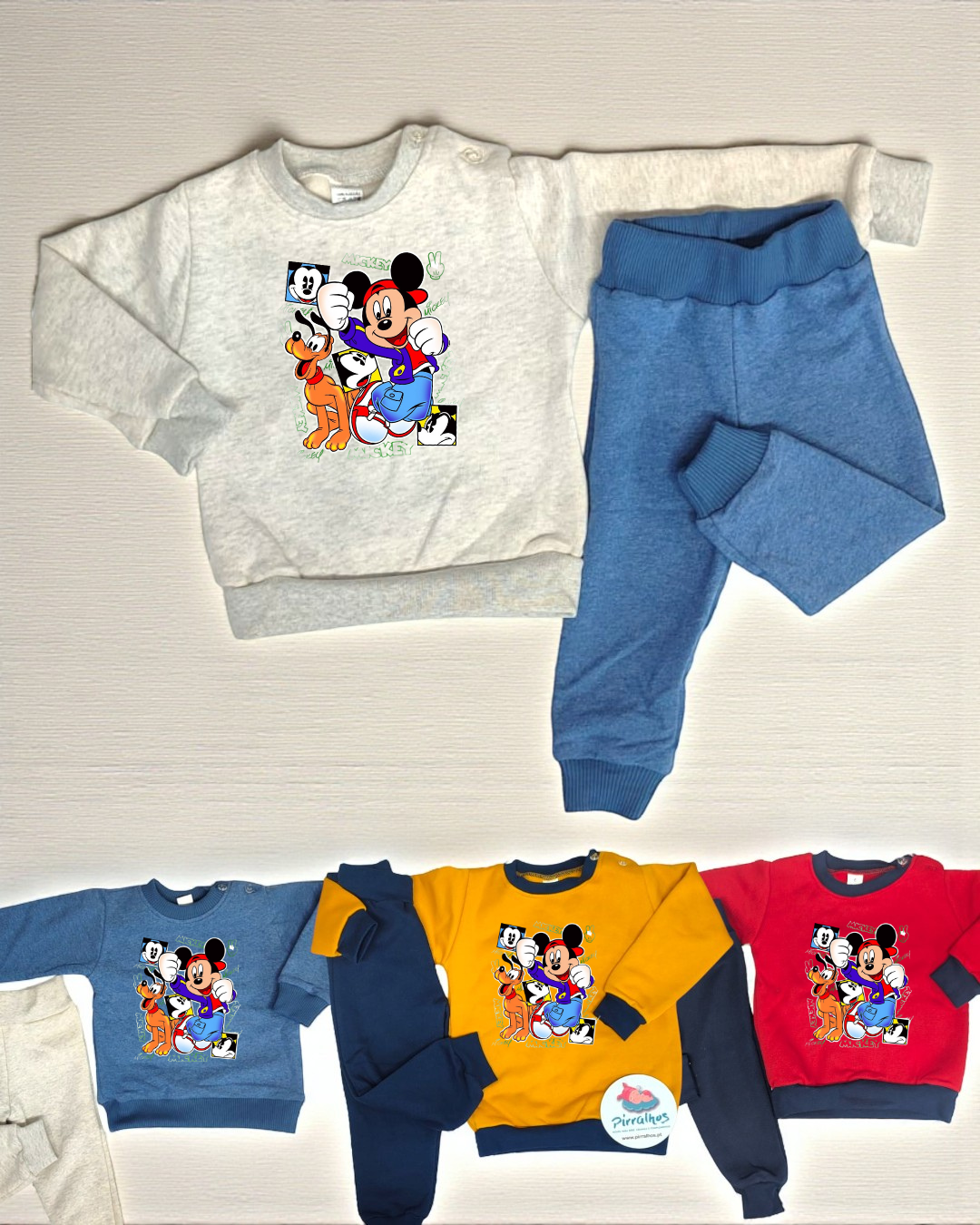 Conjunto infantil com camisola de personagens Disney e calças azuis, disponível em várias cores.