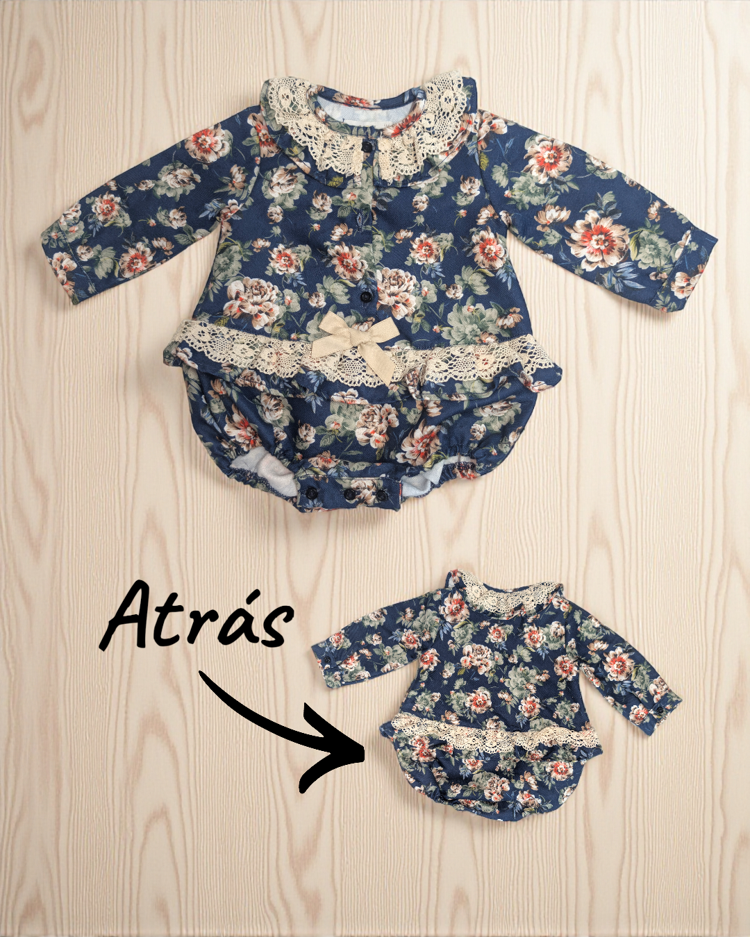 Body floral azul escuro para bebé com gola de renda branca e laço bege