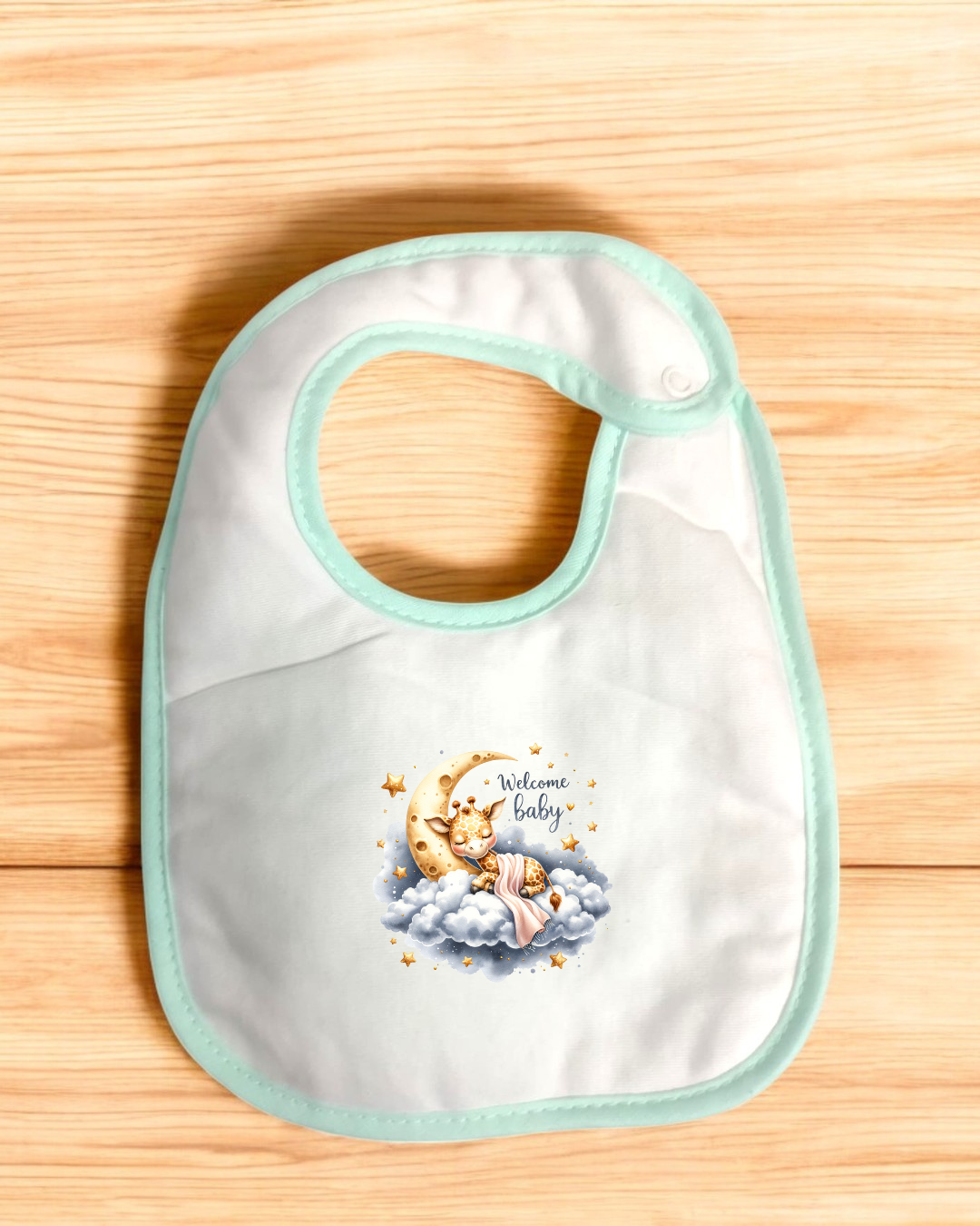 Babete de bebé branco com bordas verdes e ilustração 'Welcome baby'