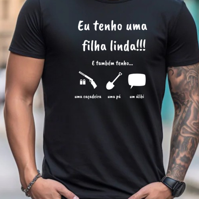 T-shirt preta com texto e ilustrações humorísticas sobre filha e proteção