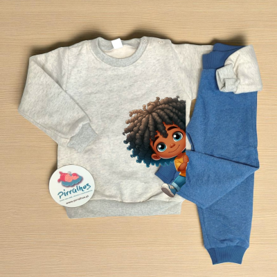 Conjunto roupa criança camisola cinza e calças azuis com personagem desenhada