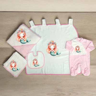 Conjunto bebé com babete, manta, toalha e pijama com estampa de sereia cor-de-rosa