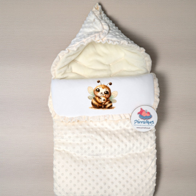 Saco de bebé branco com padrão de pontos e desenho de abelhas.