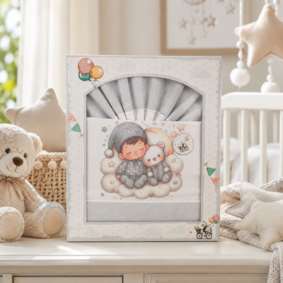 Conjunto roupa cama bebé cinzenta com ilustração de criança e ursinho em caixa decorada
