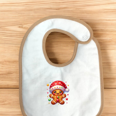 Babete branco com bordas bege e estampa de boneco de gengibre com gorro de Natal