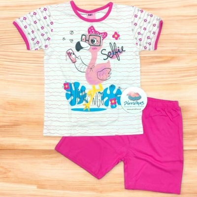 Conjunto de pijama infantil com camisola branca com flamingo e calções rosa