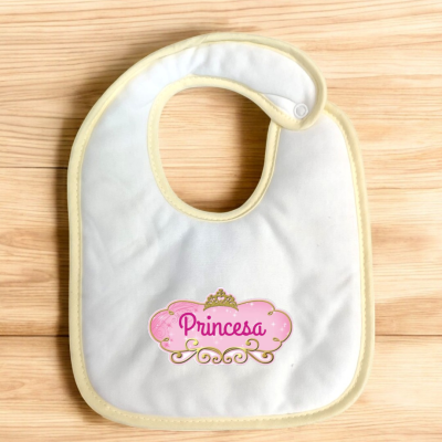 Babete de bebé branco com bordas creme e estampado 'Princesa'