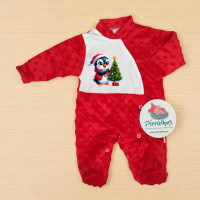 Macacão vermelho para bebé com decoração de pinguim e árvore de Natal