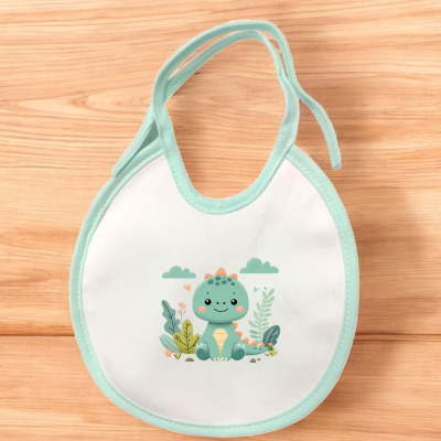 Babete branco com borda azul claro e desenho de dinossauro verde