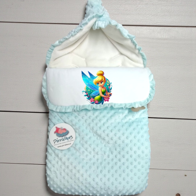 Saco de bebé azul claro com estampa de fada e etiqueta Pirraltos