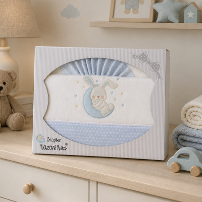Conjunto de fraldas de bebé branco e azul com bordado de coelho e lua
