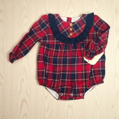 Body de bebé xadrez com gola frisada azul e botões de madeira