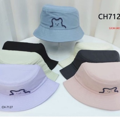 Conjunto de chapéus de balde coloridos com bordado de urso e texto CH7127