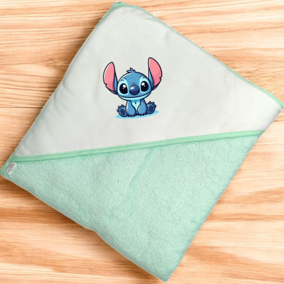 Toalha de bebé verde menta com capuz decorado com personagem Stitch