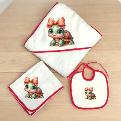 Conjunto de toalha, fralda e babete de bebé com estampa de tartaruga e fita rosa