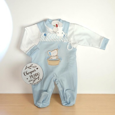 Conjunto de bebé azul e branco com coelho bordado e camisa