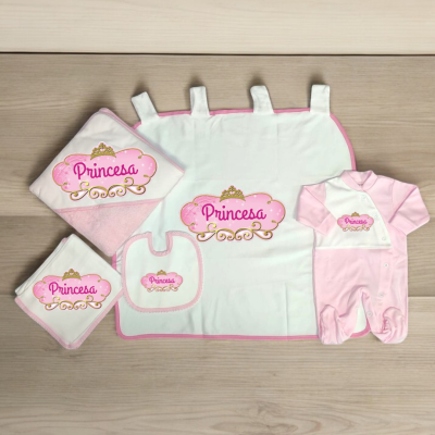 Conjunto de têxteis bebé rosa e branco com texto 'Princesa'