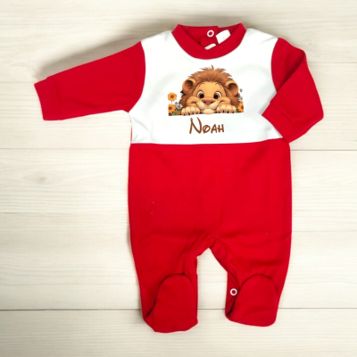 Macacão vermelho e branco para bebé com desenho de leão e o texto Noah