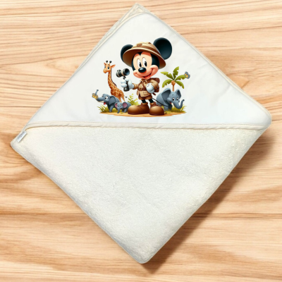 Toalha de bebê branca com capuz e estampa de Mickey Mouse explorador com animais.