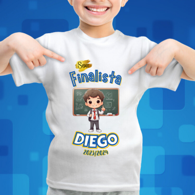 Camisola branca com estampa colorida e texto 'Sou Finalista DIEGO 2023/2024'