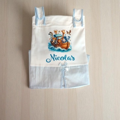 Bolsa de tecido branca e azul claro com design de animais e nome Nicolas