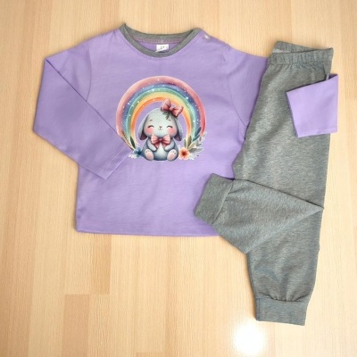 Pijama infantil com camisola lilás e calças cinzentas