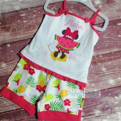 Conjunto infantil Minnie Mouse com camisola branca com alças vermelhas e calções estampados tropicais