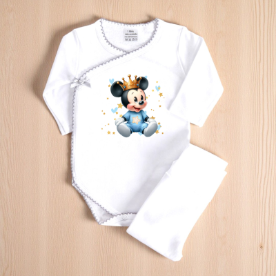 Body de bebé branco com estampa de Mickey e calças brancas