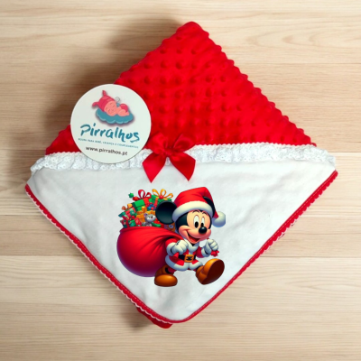 Manta para bebé vermelha com estampa do Mickey Natal e etiqueta da marca