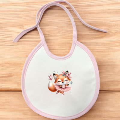 Babete infantil branco com bordas rosas e estampa de raposa bailarina