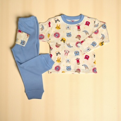 Conjunto bebé camisola branca estampada com animais e calças azuis