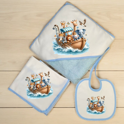 Conjunto de toalha de banho com capuz, fralda e babete com estampa de barco e animais.